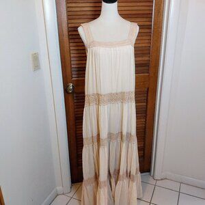 NWT BCBG MAXAZARIA VICTORYIA SIZE S  TIERED LACE  TRIM SUNDRESS